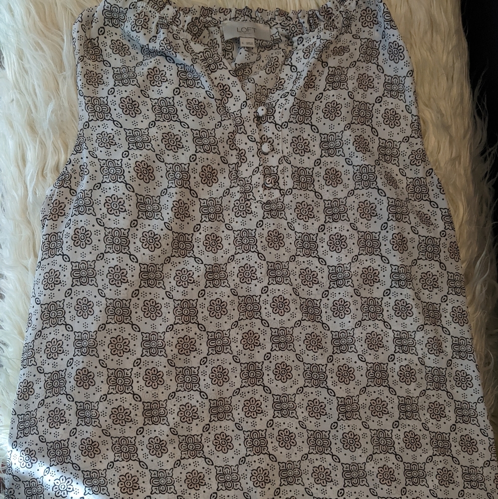 Women's size SMALL Loft sleeveless shirt, white /pink